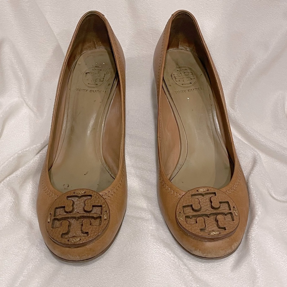 🤎 Tory Burch Sally wedges in Royal Tan with Tumbled leather